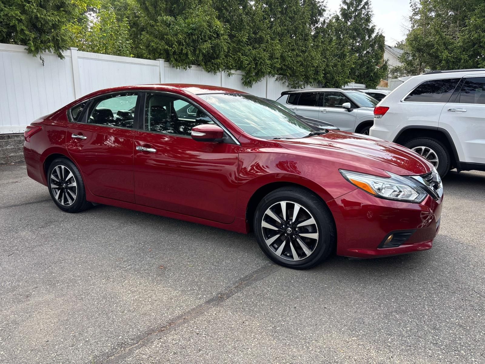 Vehicle image 2 of 32