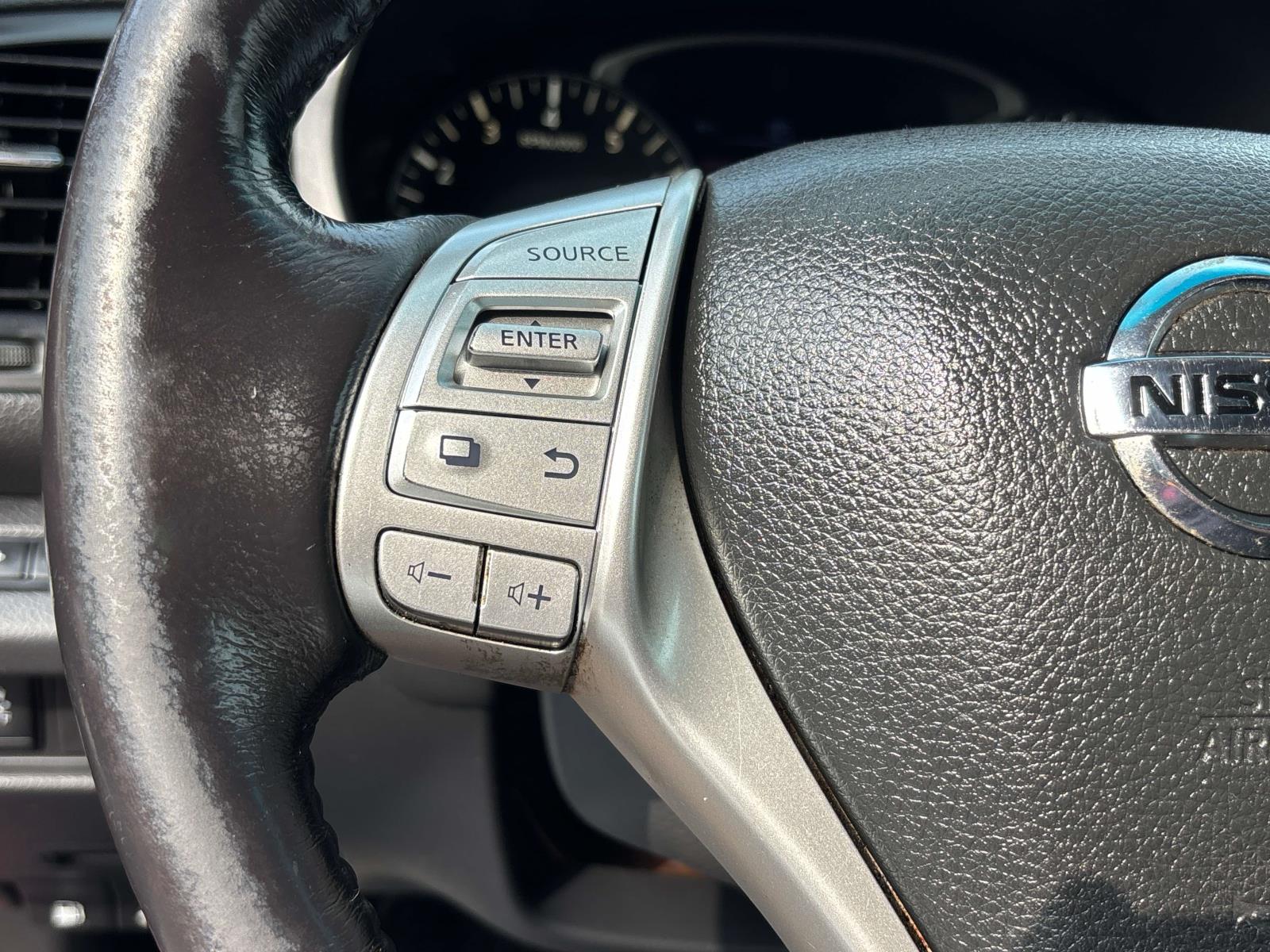 Vehicle image 27 of 32