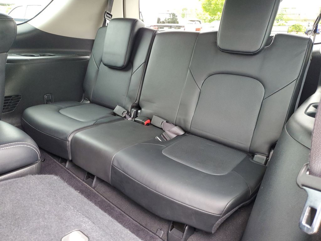Vehicle image 15 of 33
