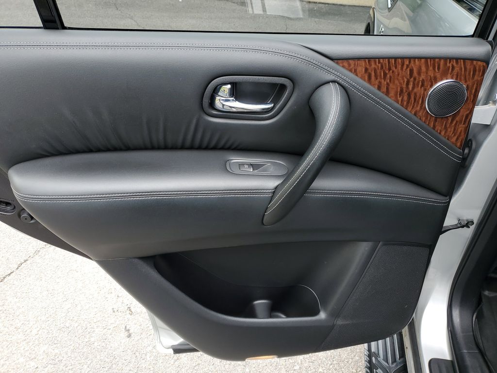 Vehicle image 10 of 33