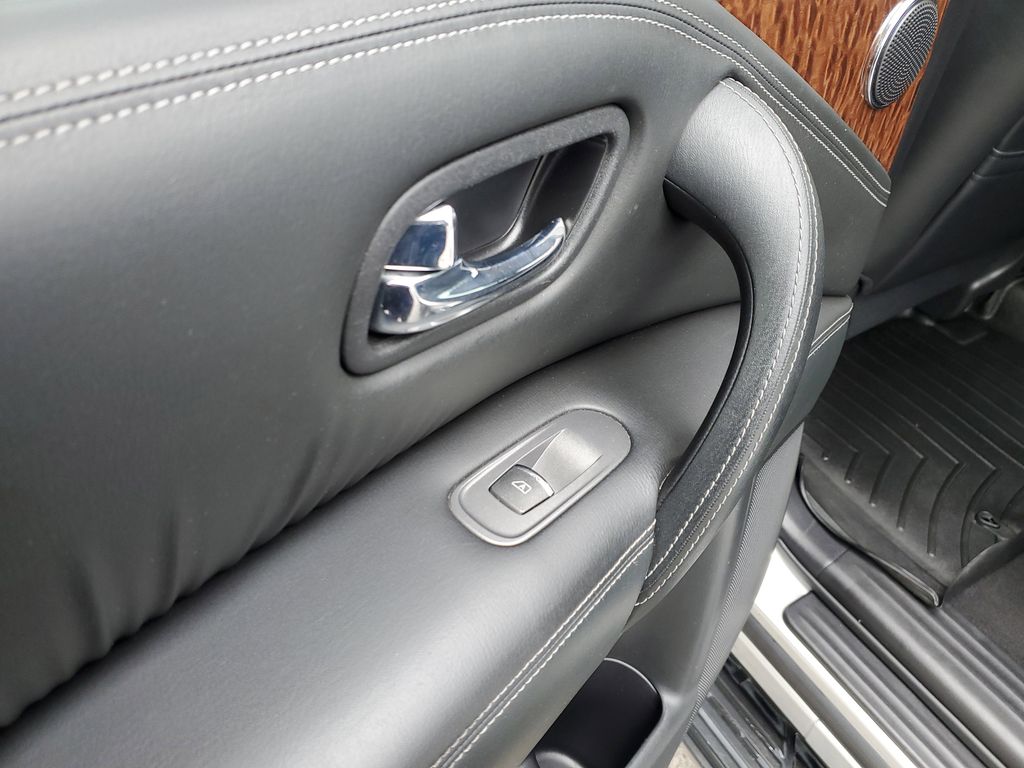Vehicle image 11 of 33