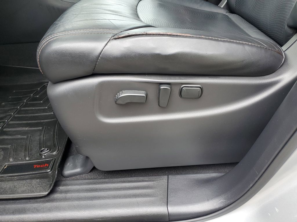 Vehicle image 20 of 33