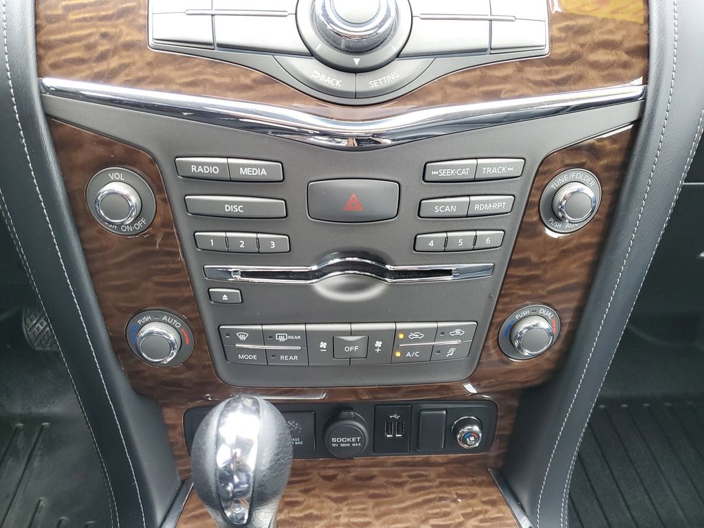 Vehicle image 31 of 33