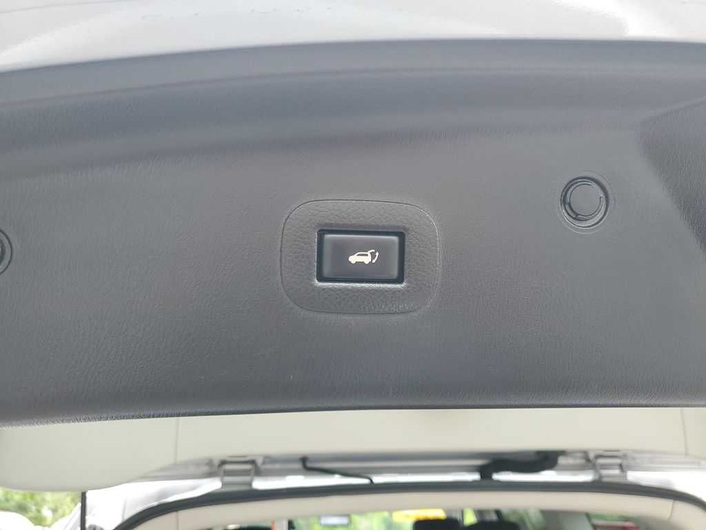 Vehicle image 9 of 33