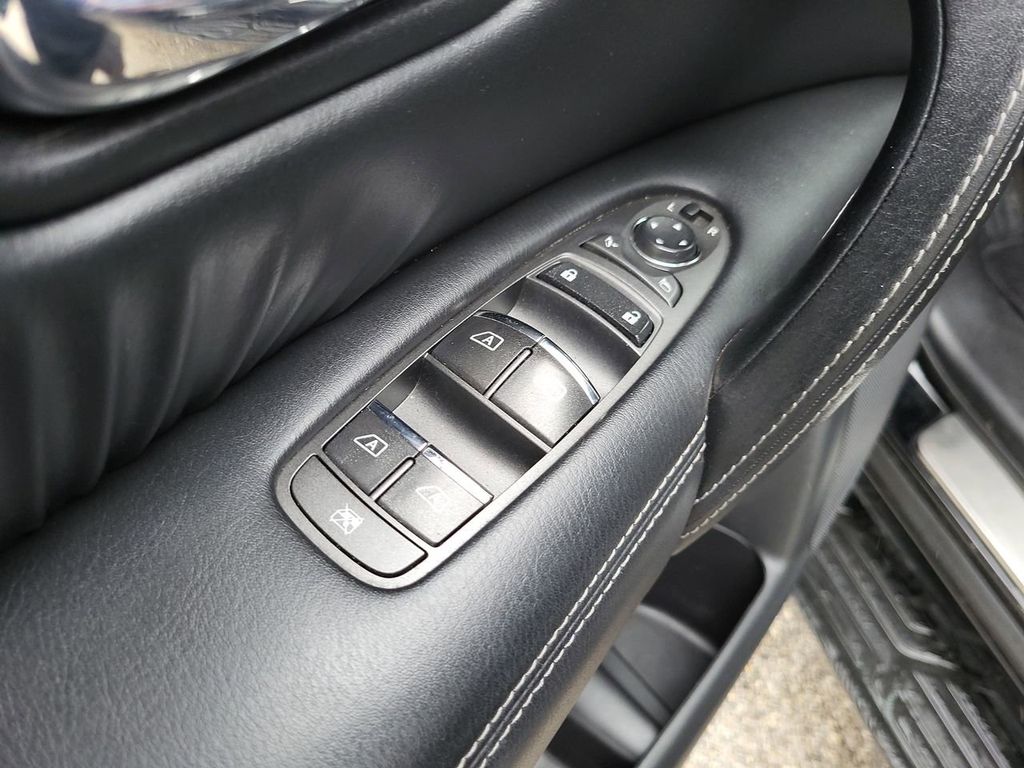 Vehicle image 24 of 26