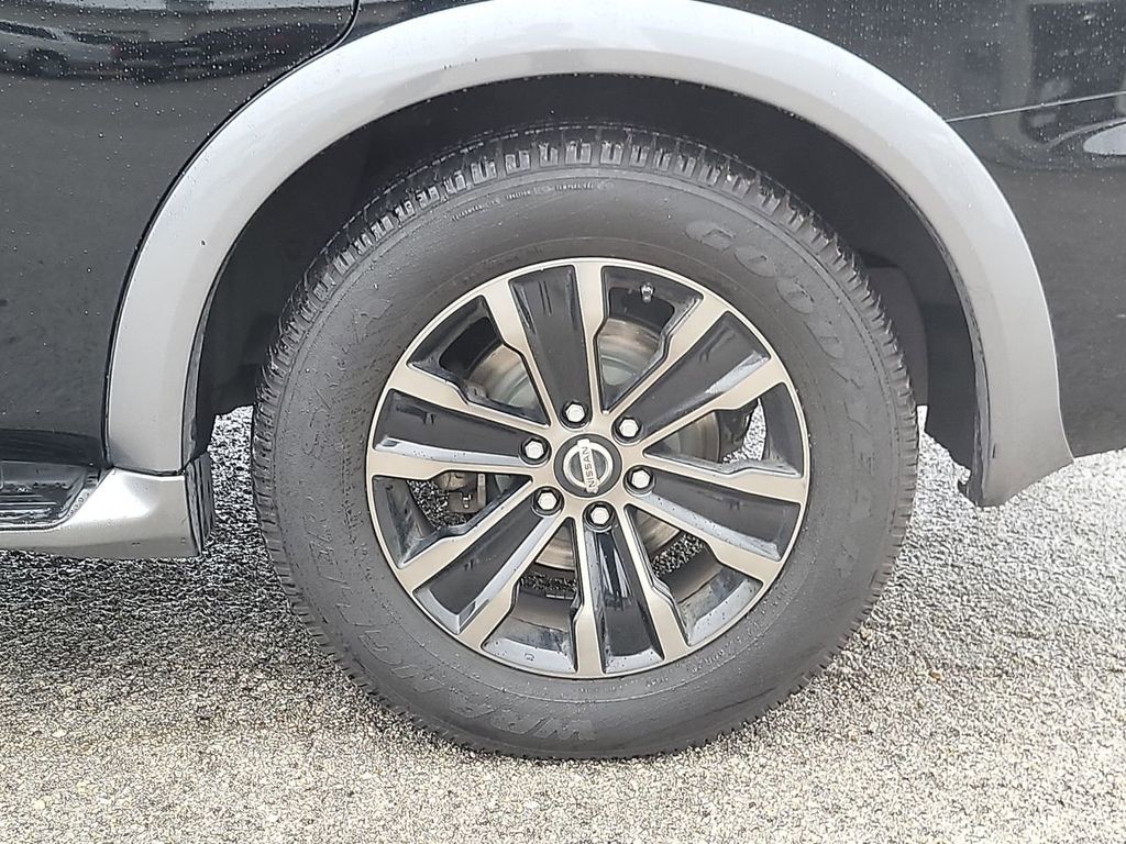 Vehicle image 11 of 26