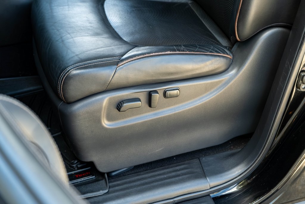 Vehicle image 27 of 37