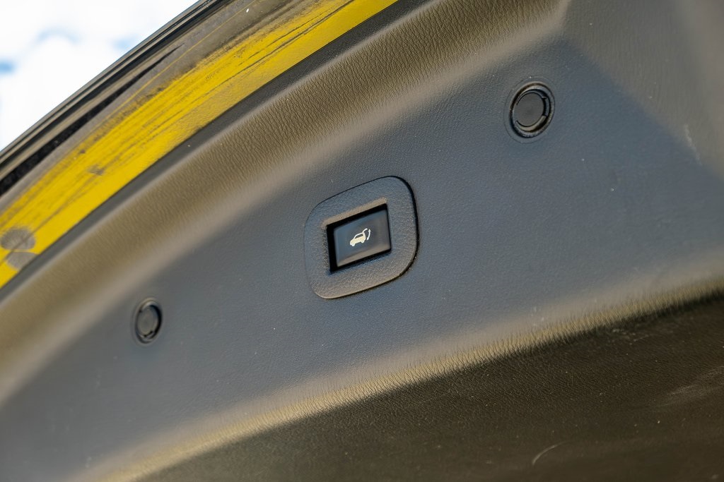 Vehicle image 33 of 37