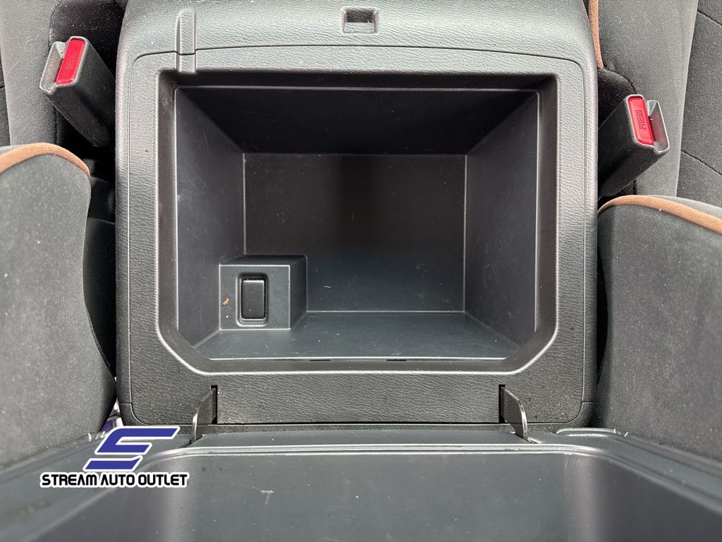 Vehicle image 32 of 49