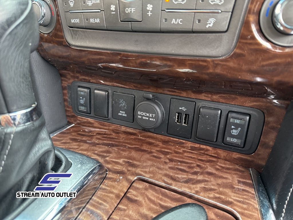 Vehicle image 27 of 49