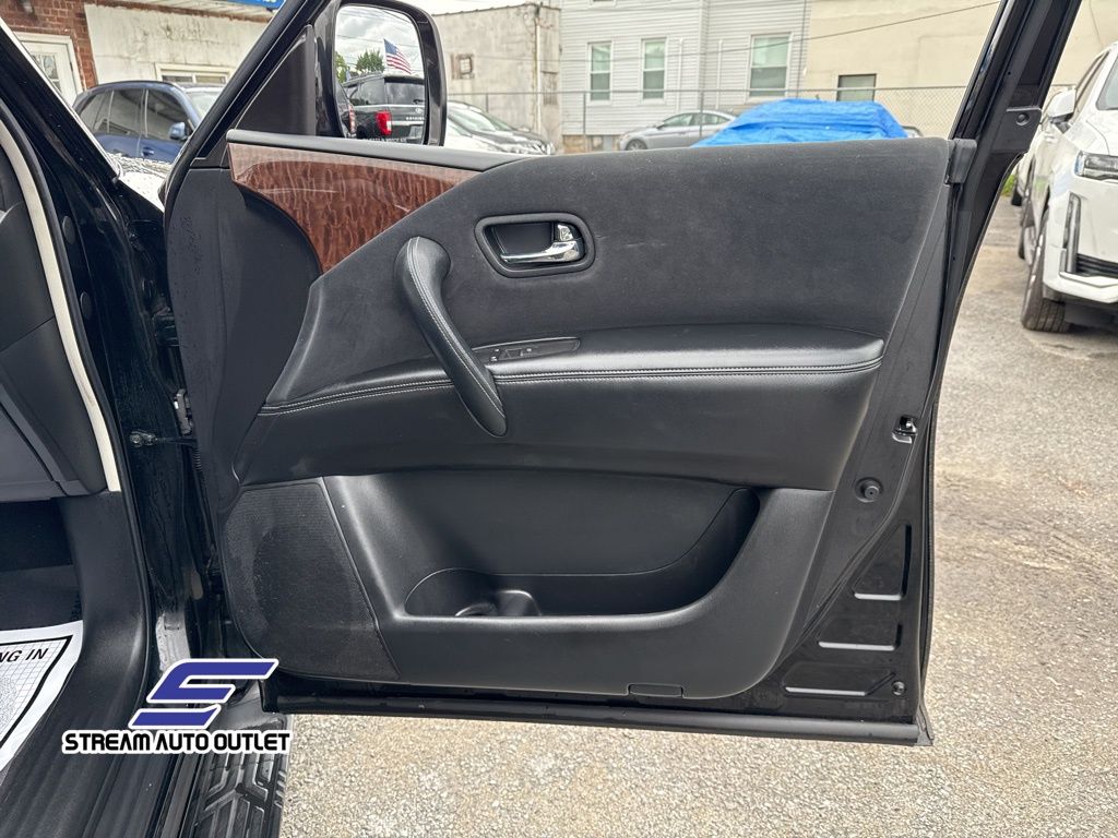 Vehicle image 17 of 49