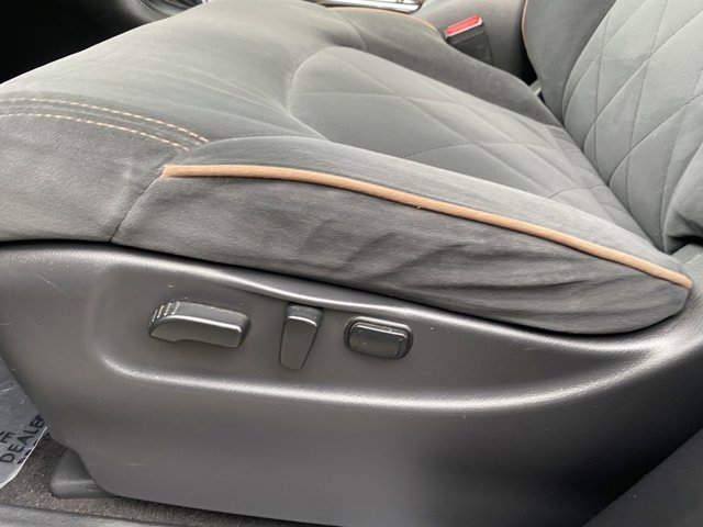 Vehicle image 11 of 26
