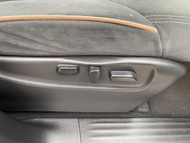 Vehicle image 21 of 26