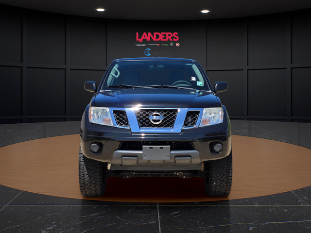 2018 Nissan Frontier SV V6 Image 2 of 33