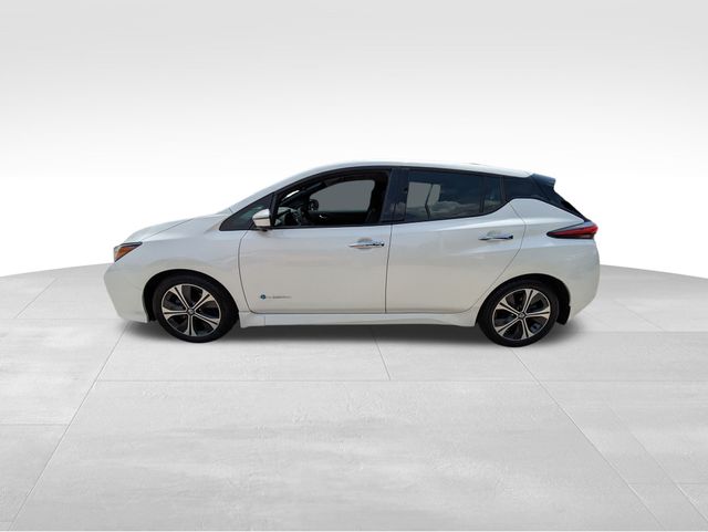 Vehicle image 10 of 42
