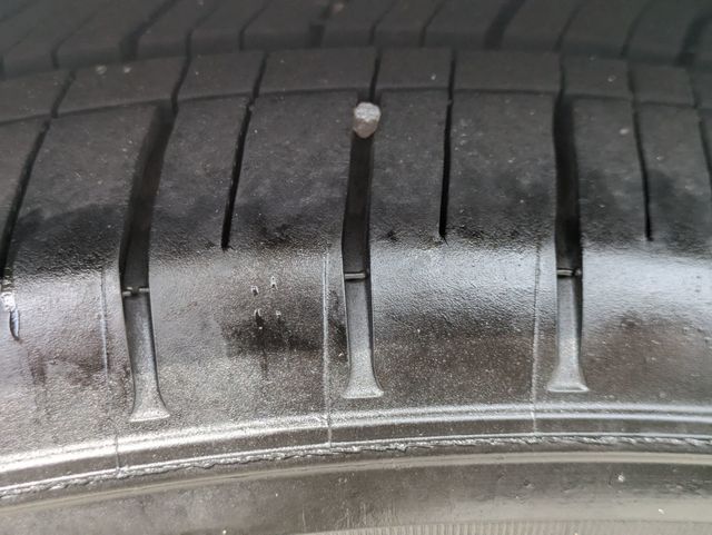 Vehicle image 31 of 42