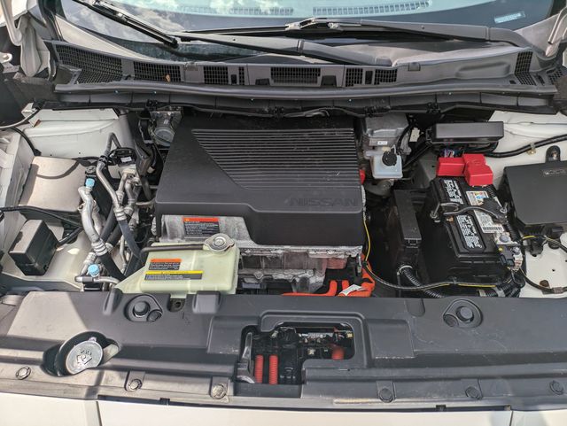 Vehicle image 28 of 42