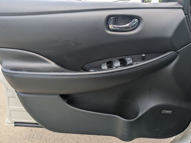 Vehicle image 19 of 42