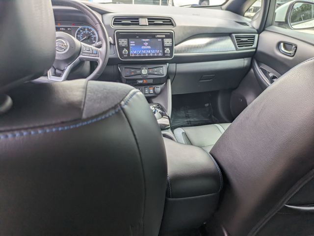 Vehicle image 23 of 42