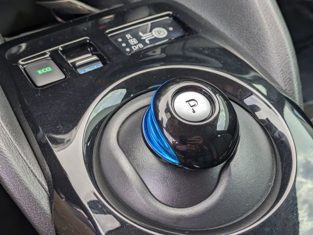 Vehicle image 16 of 42