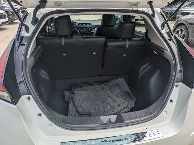 Vehicle image 25 of 42
