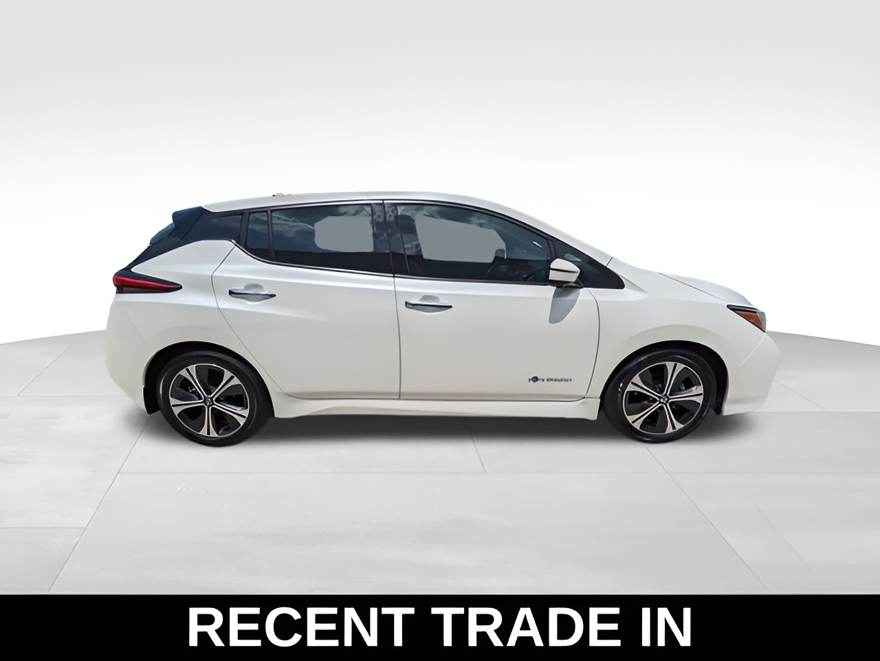 Vehicle image 38 of 42
