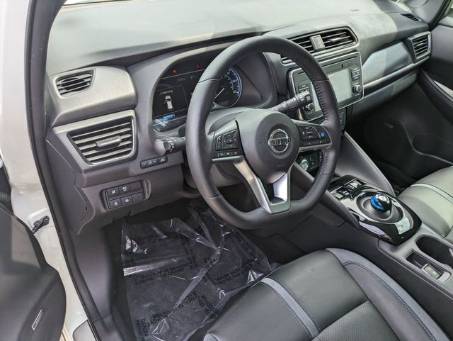 Vehicle image 11 of 42