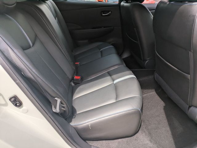 Vehicle image 26 of 42