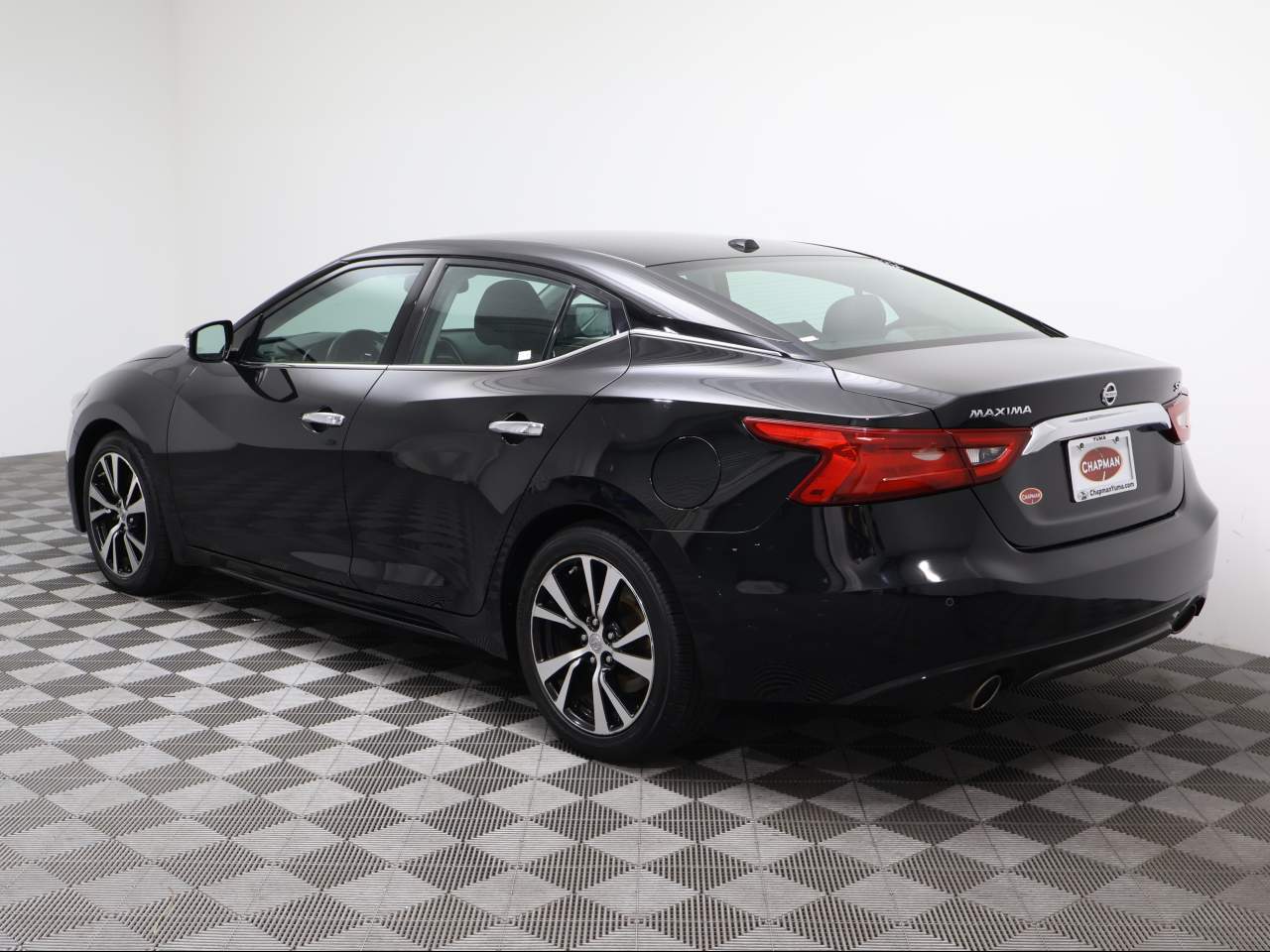 Vehicle image 4 of 15