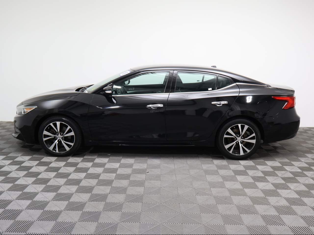 Vehicle image 5 of 15