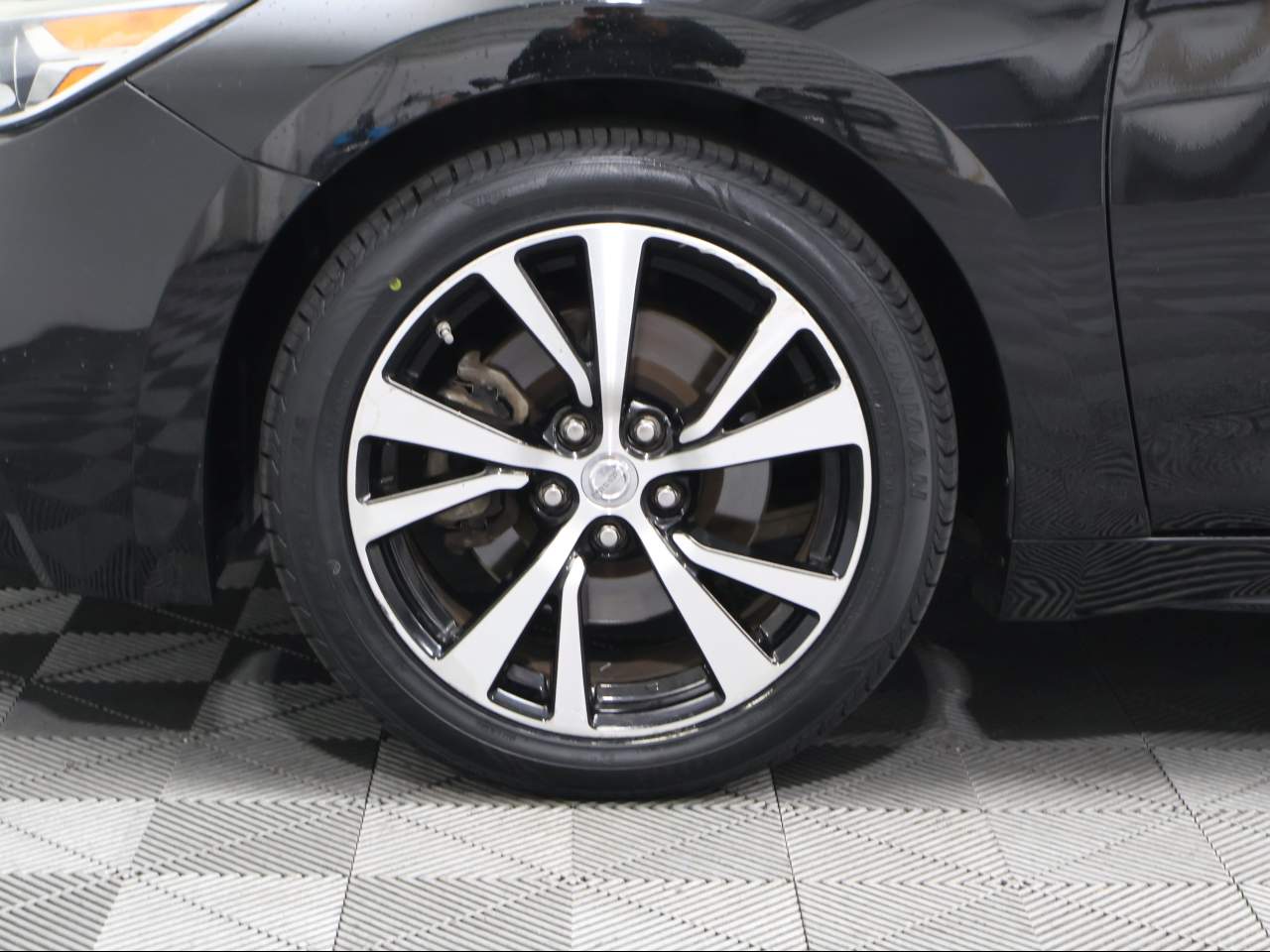Vehicle image 6 of 15