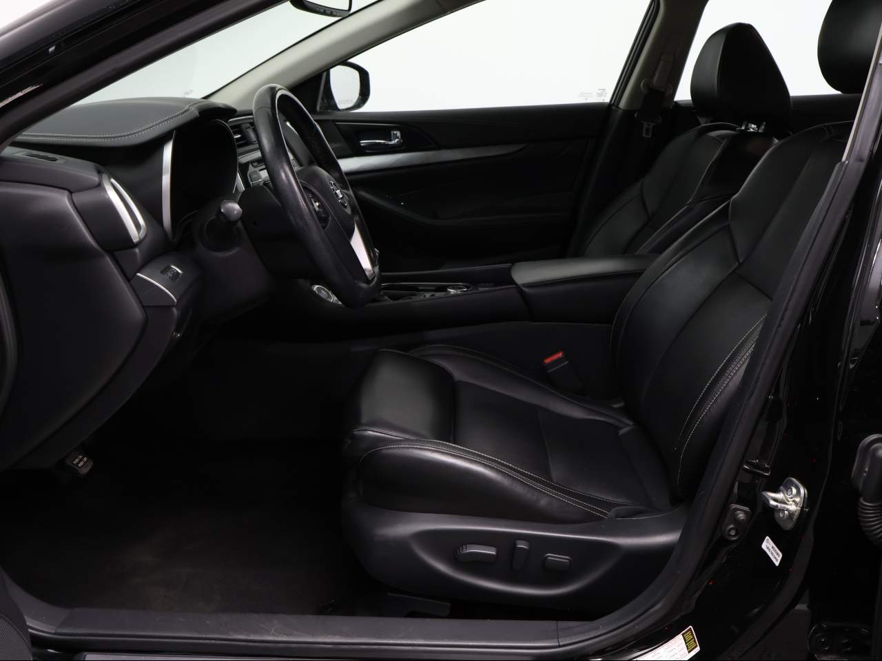 Vehicle image 8 of 15