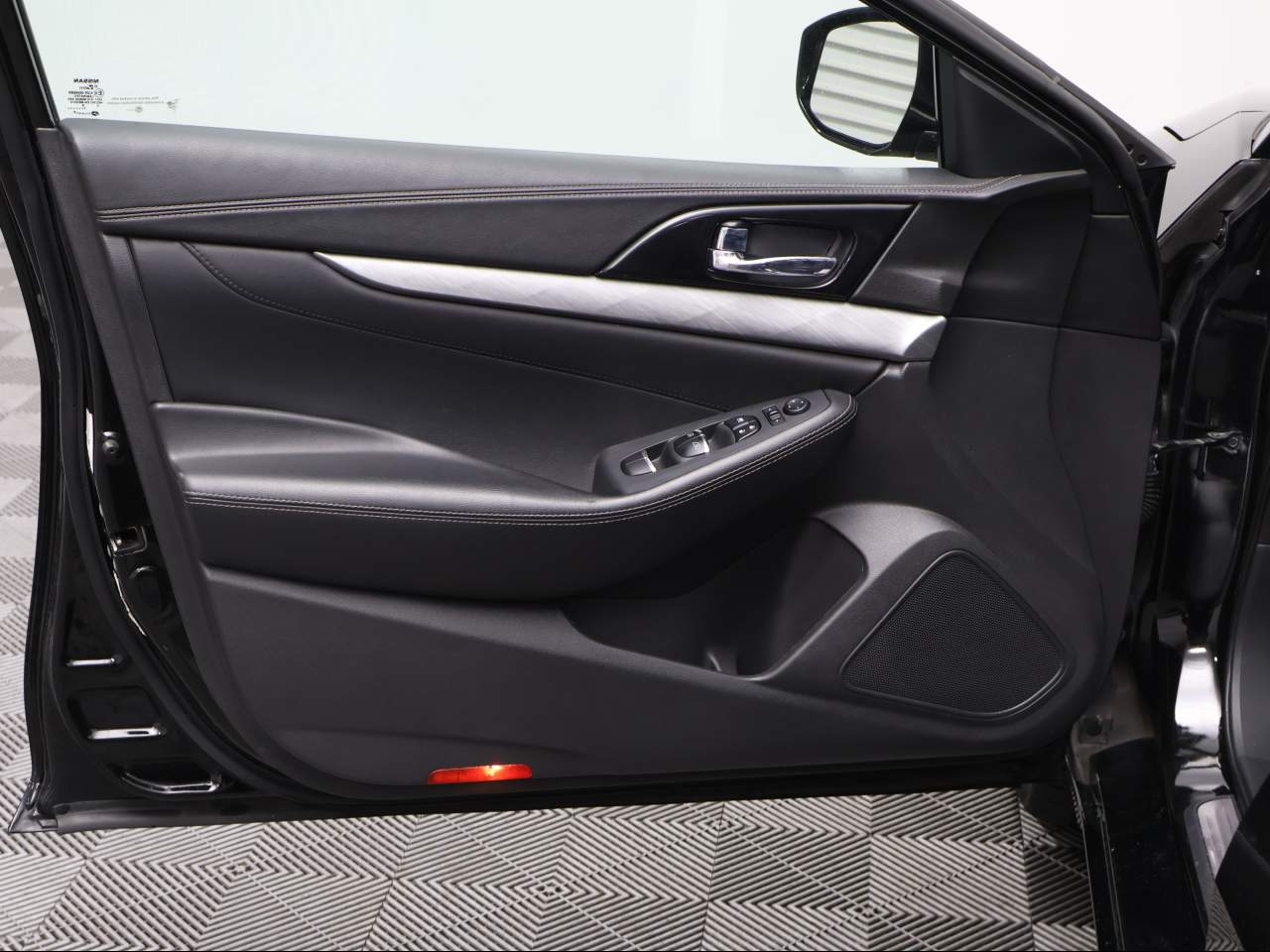 Vehicle image 7 of 15