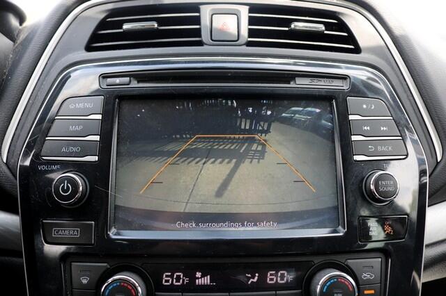 Vehicle image 15 of 17