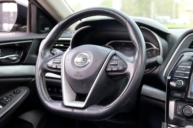 Vehicle image 14 of 17