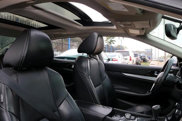 Vehicle image 12 of 17