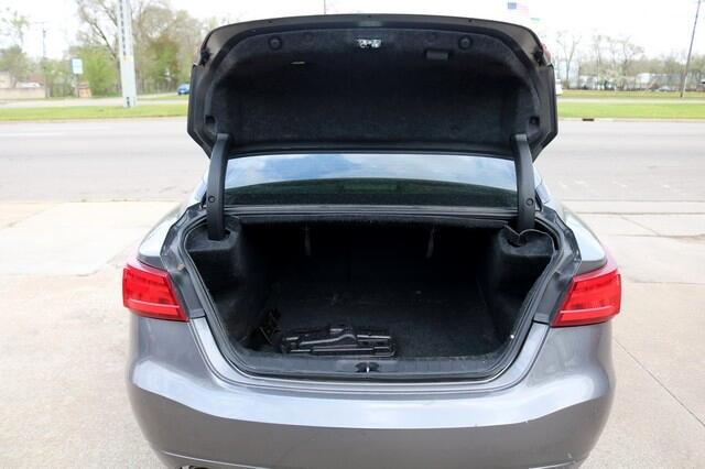 Vehicle image 16 of 17