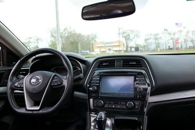 Vehicle image 13 of 17