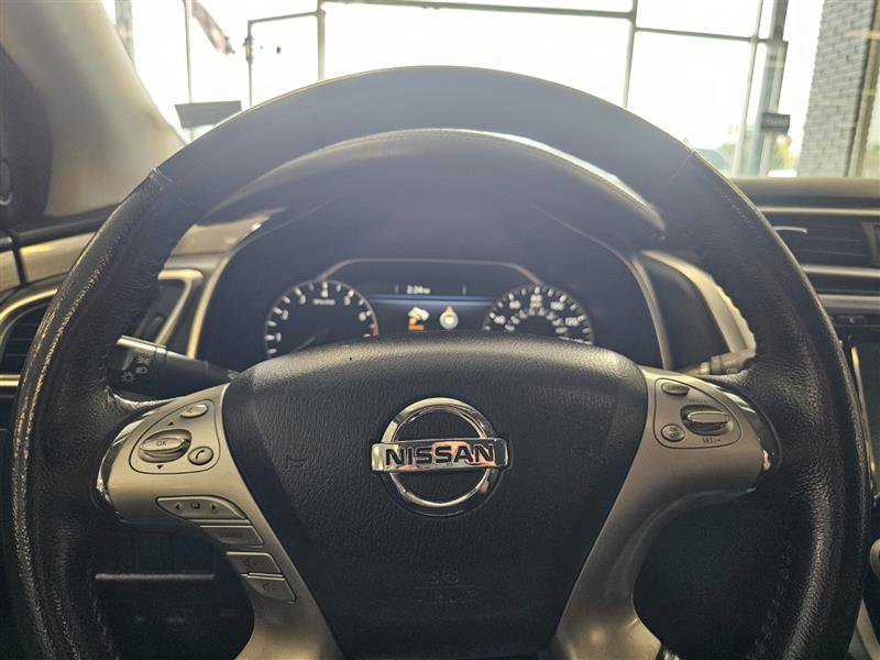 Vehicle image 17 of 28