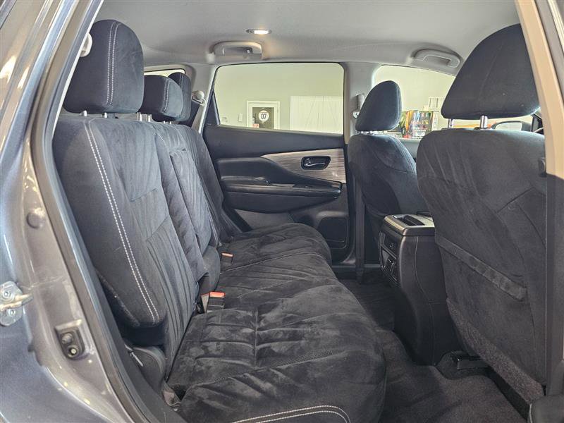 Vehicle image 14 of 28