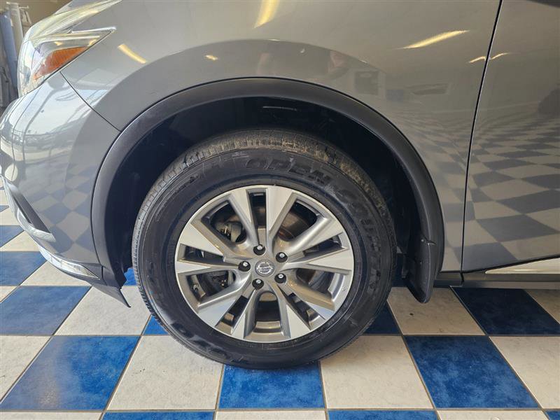Vehicle image 26 of 28