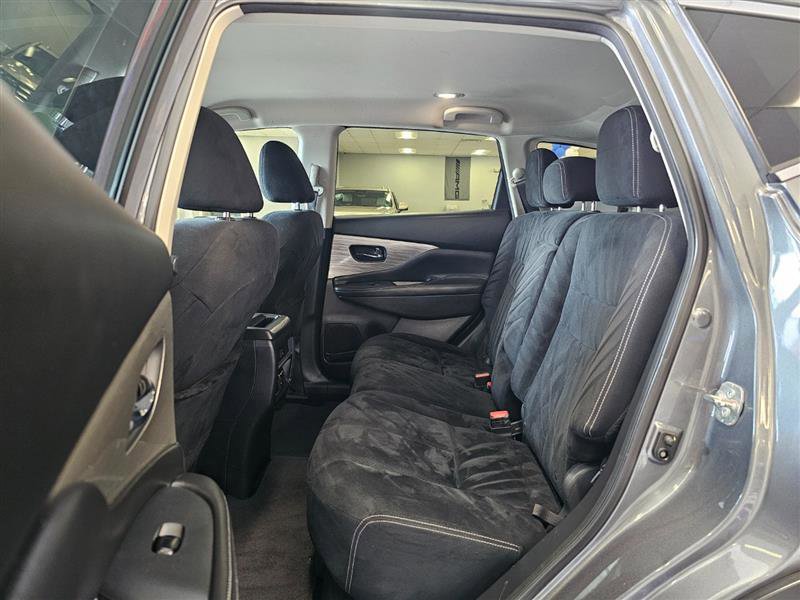Vehicle image 12 of 28