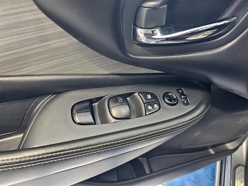 Vehicle image 16 of 28