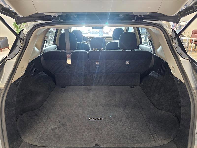 Vehicle image 13 of 28