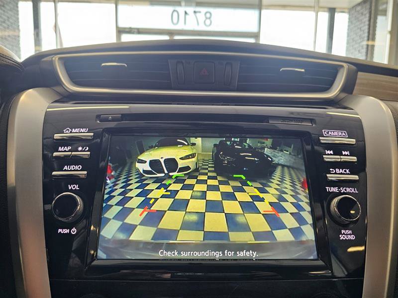 Vehicle image 21 of 28