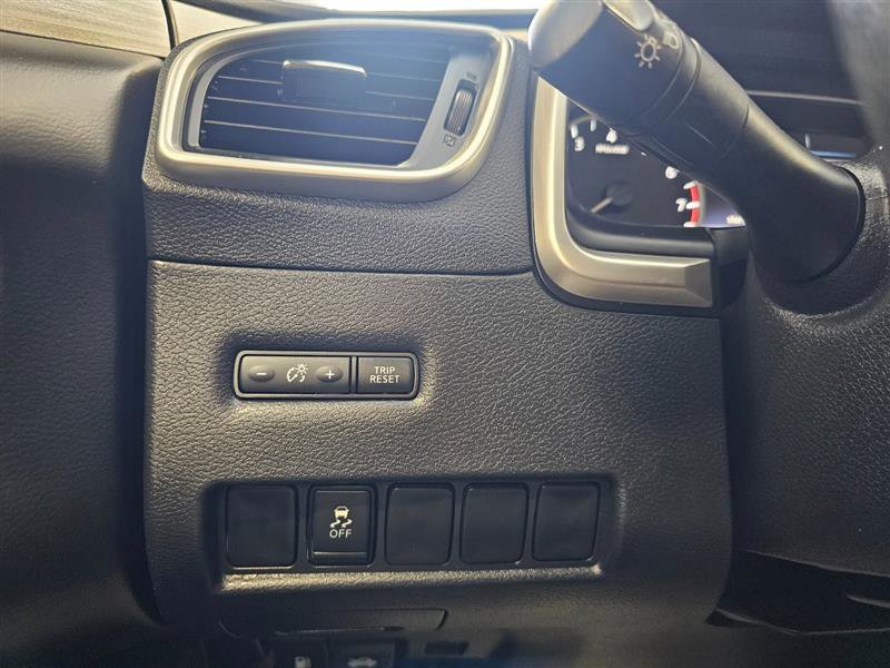Vehicle image 18 of 28
