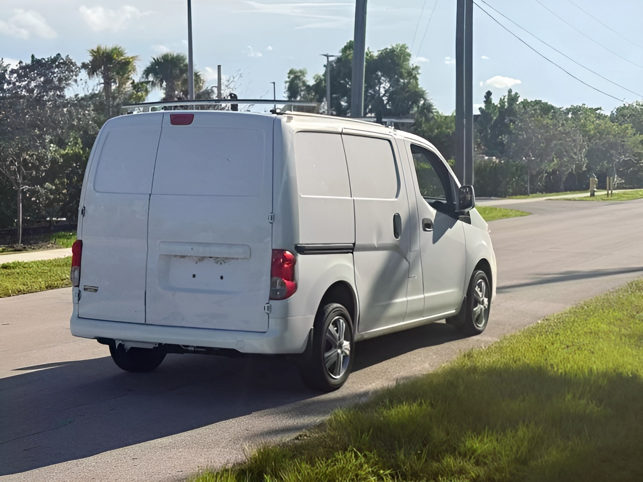 Vehicle image 21 of 24