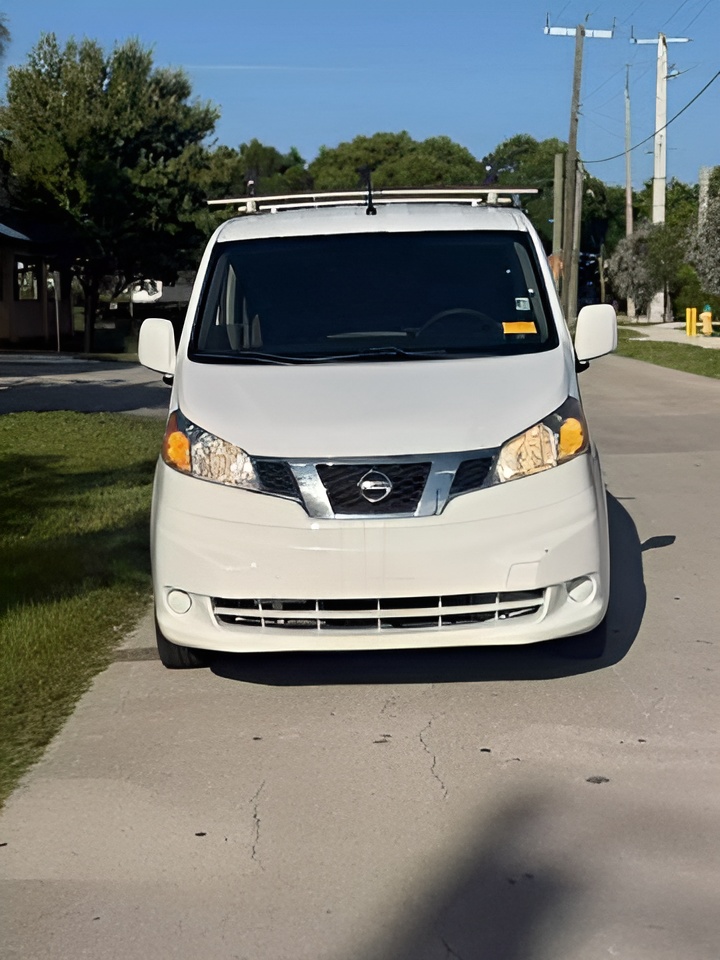 Vehicle image 18 of 24
