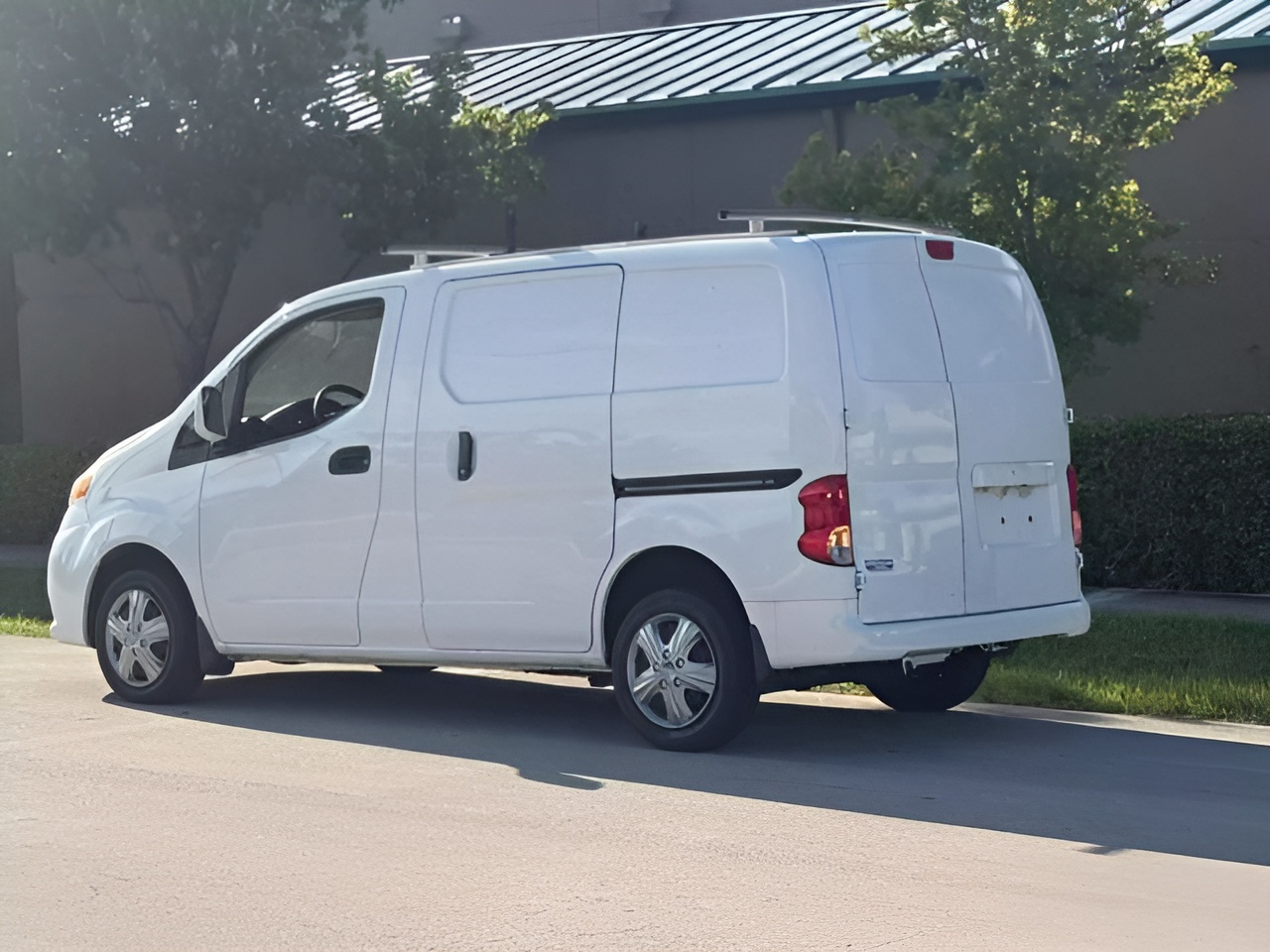 Vehicle image 23 of 24