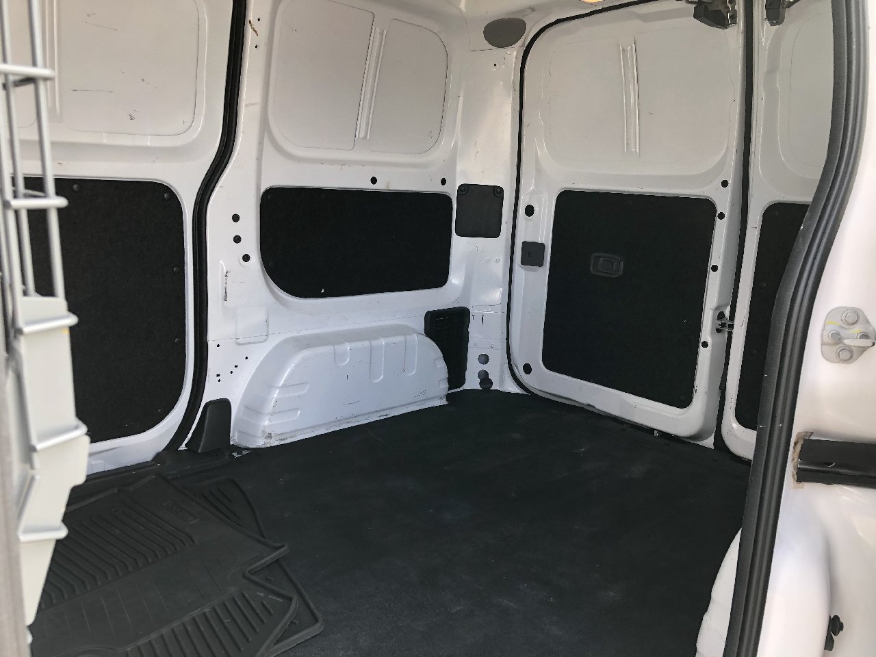 Vehicle image 9 of 12